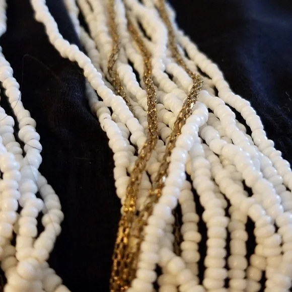 White And Gold Beaded Necklace - Picture 3 of 5
